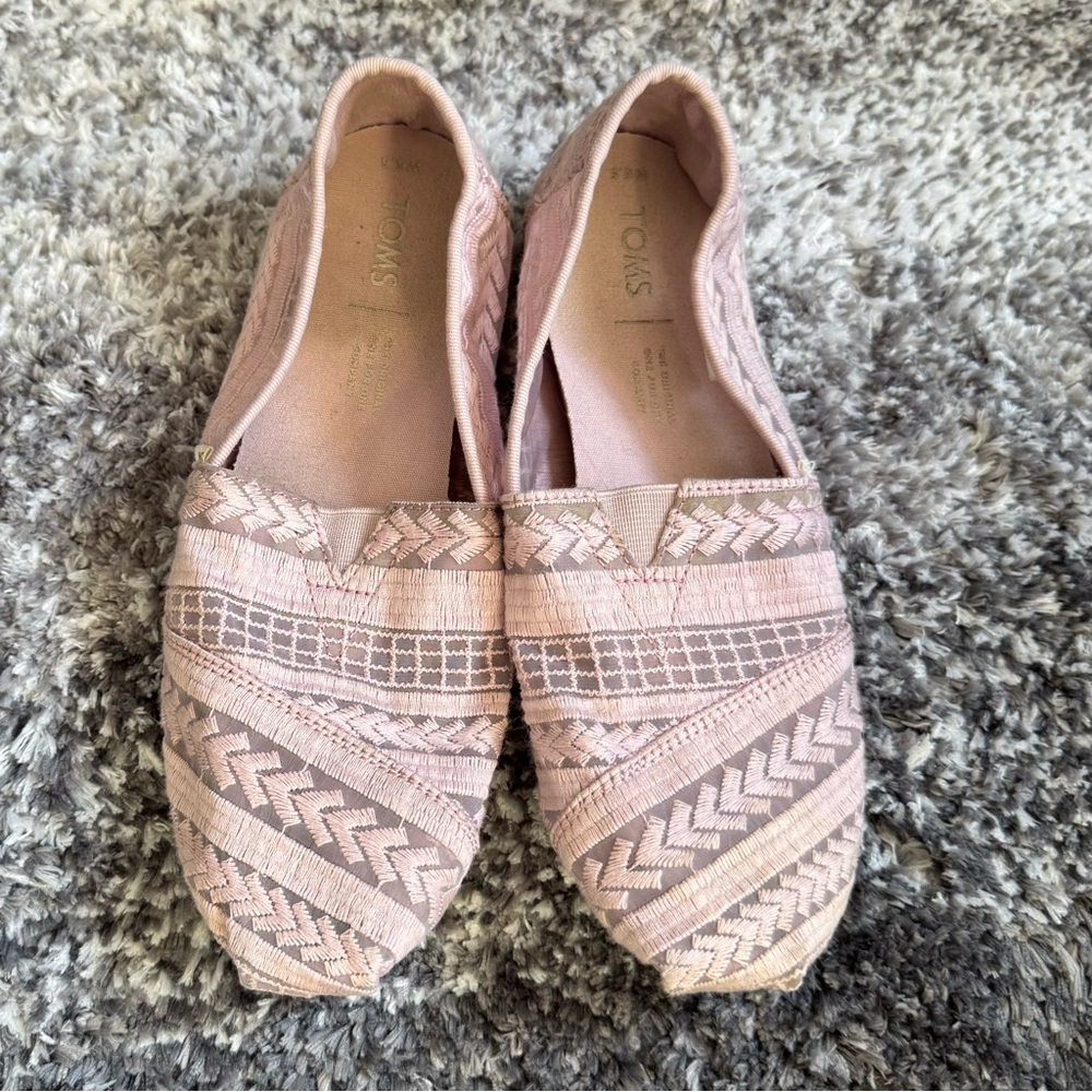 TOMS Lilac Pink Classic Geo Lace Slip-On Shoes Size 6.5